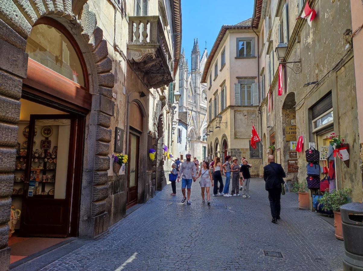 Stanza Con Bagno Privato Orvieto Centro Storico, Aria Condizionata Netflix Vicino Al Pozzo Della Cava-Affittacamere "Carvajal Rooms" Luaran gambar